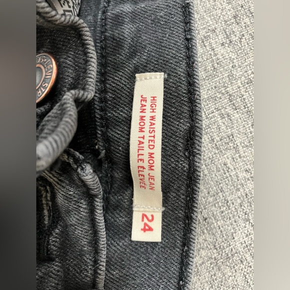 Levi’s High Waisted Mom Jeans EUC - Picture 2 of 5